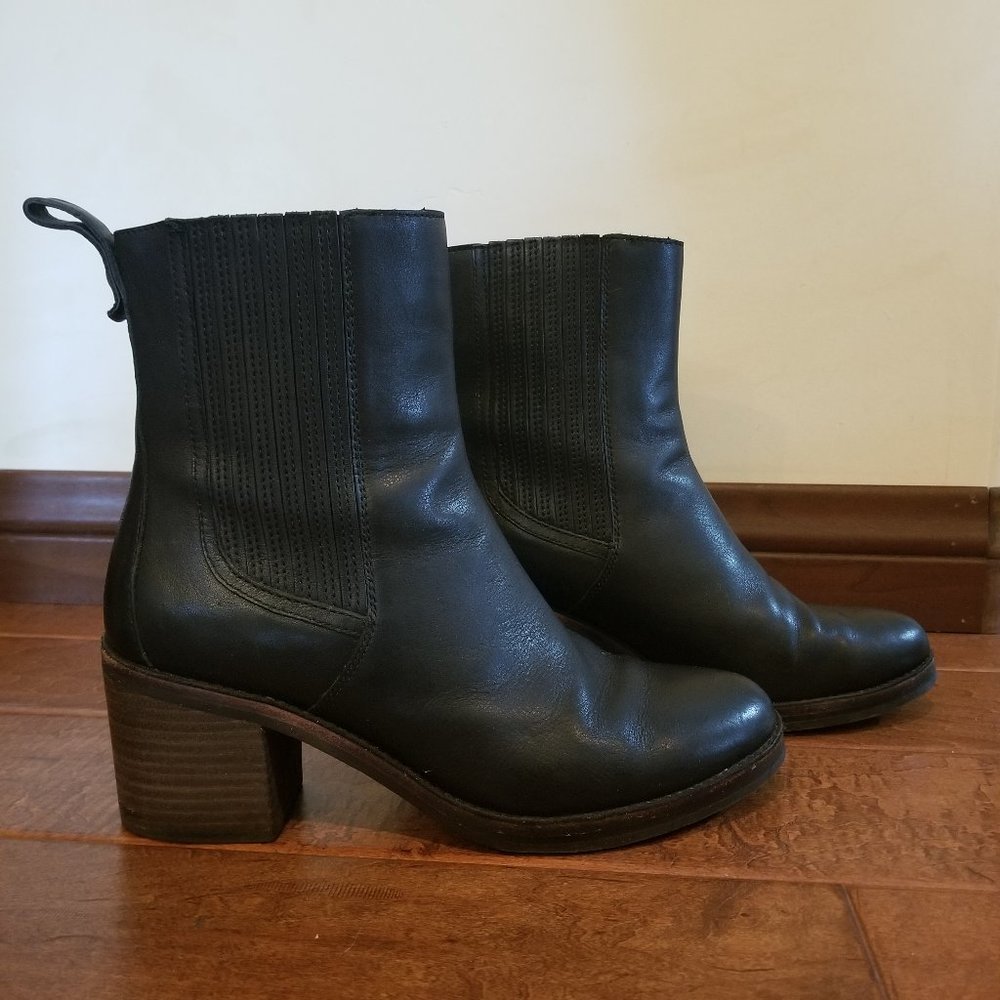 UGG Australia Camden Chelsea Boot Black Leather Size 9.5